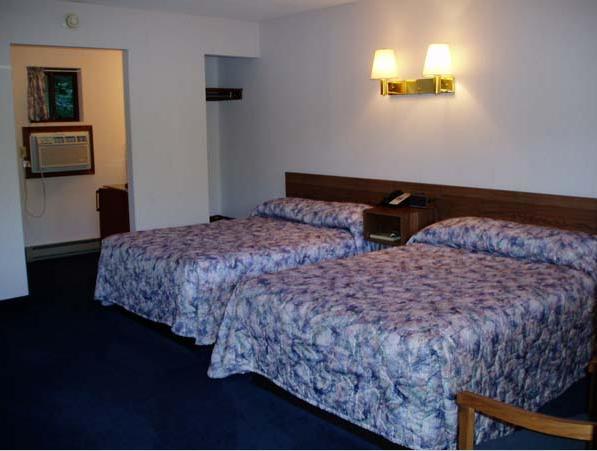 Tall Pines Motel Lake George Room photo