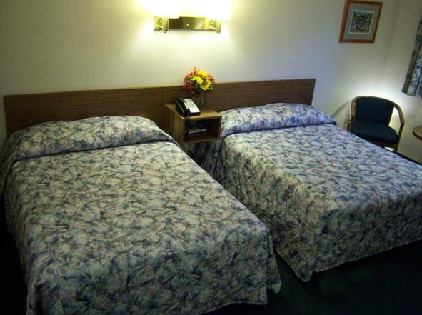 Tall Pines Motel Lake George Room photo